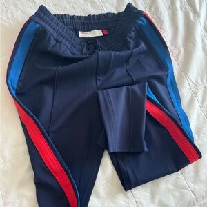 I’m selling sweatpants